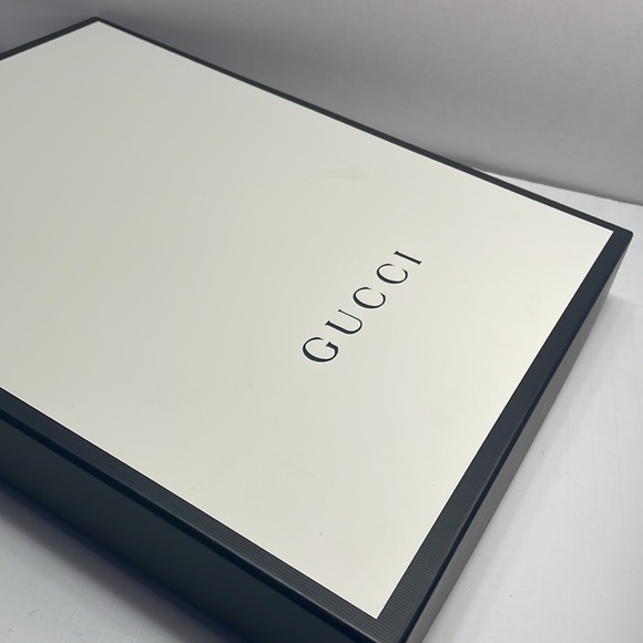 Authentic GUCCI wool and silk scarf with box cards and COA - Picture 12 of 12